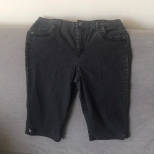 Black Slimming Denim Capris